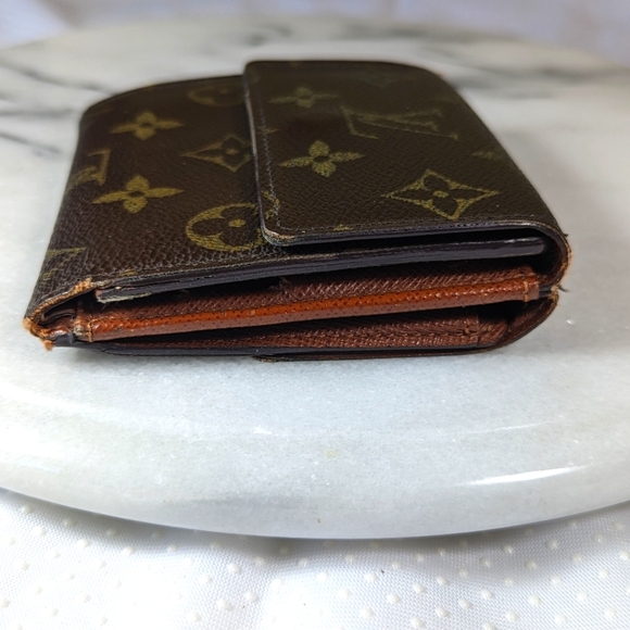 Louis Vuitton Monogram Wallet Small - Picture 8 of 12